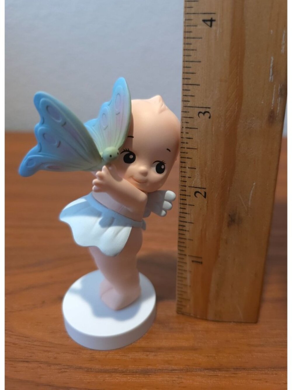 Smoko x Kewpie Holding Things KEWPIE HOLDS A BUTTERFLY 3" Figure - NEW OPEN BOX - Picture 4 of 4